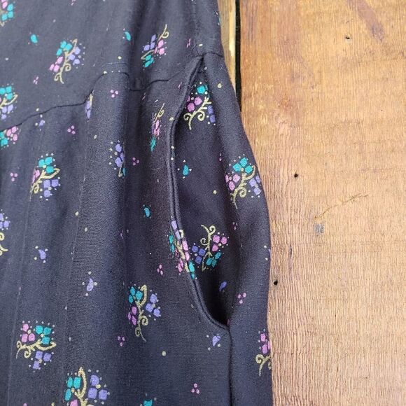 Vintage Closely Knit Skirt with Boho Print throughout - Picture 5 of 14